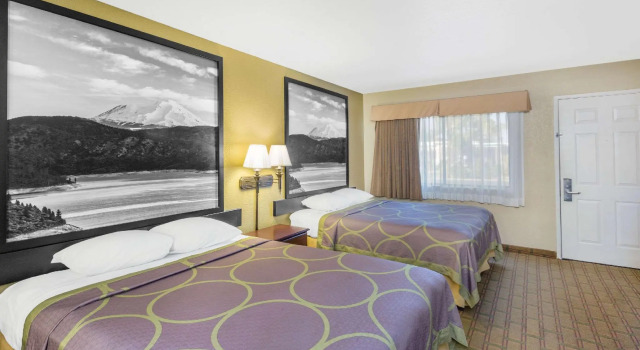 Standard Vierer Zimmer Super 8 by Wyndham Corning