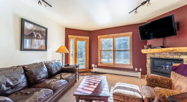 Tenderfoot Lodge by Summit County Mountain Retreats, Забронировать Апартаменты/квартира Отели Roosevelt National Forest с парковкой, Парковка