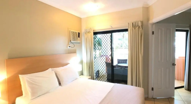 Апартаменты City Plaza Apartments