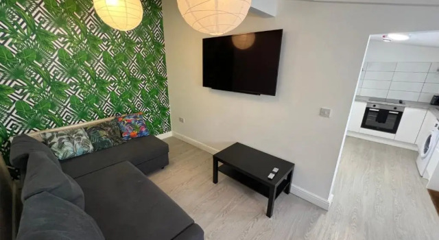 Tropical Apartment, 10 min from Blackpool tower, outside space, sleeps 12, Забронировать Апартаменты/квартира Блэкпул Ланкашир, рядом с Blackpool North Train Station