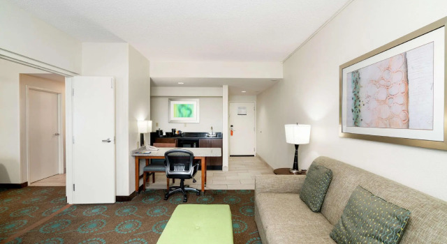 Четырёхместный люкс c 1 комнатой Hampton Inn & Suites Mooresville