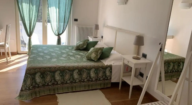 The comfortable house with big pool in the center of Mergozzo, Prenota Hotel Hotel in centro a Mergozzo, hotel in centro a Mergozzo