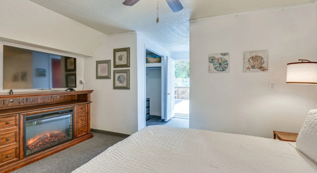 Fort Walton Beach Studio: Shared Pool & Beach Bar!