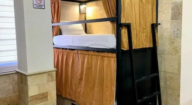 Кровать в общем номере Hotel Grand Lion