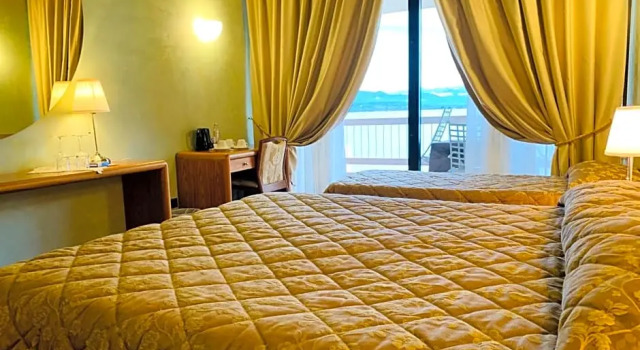 Номер Superior с балконом и с видом на озеро Hotel Aquila DOro Desenzano