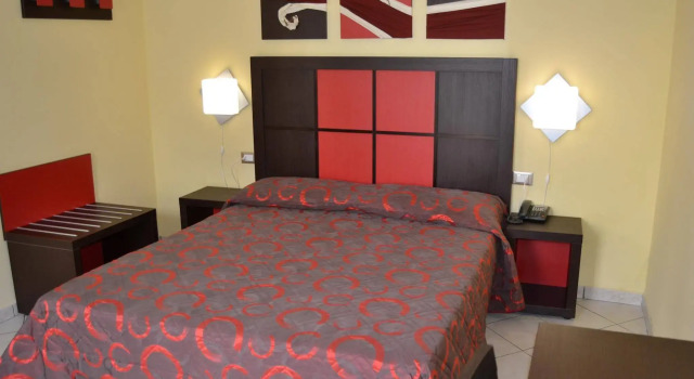 Resort Villa Hermosa, Buchen Sie Resort Hotels in Porto Cesareo mit Pool, Schwimmbad
