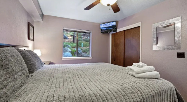 Ski In, Ski Out! 3 BDR Steps From Stagecoach Lift, Varaa Hotelli Liikematkailuhotellit kohteessa Stateline, 4* 5*