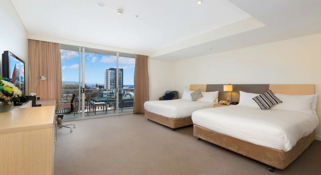 Четырёхместный номер Executive с балконом Sage Hotel Wollongong