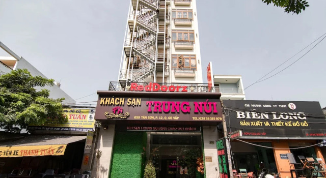 RedDoorz near Tan Son Nhat Golf 2