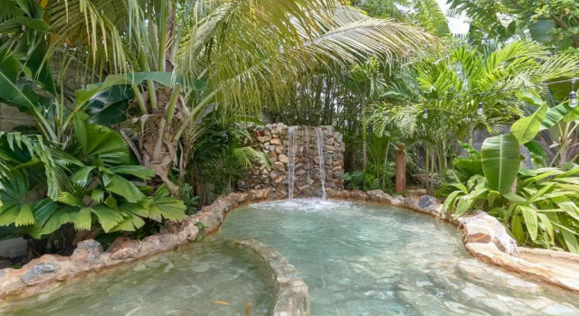 Вилла с 4 комнатами CHALET TROPICAL Hotel & Pool Bar Restaurant