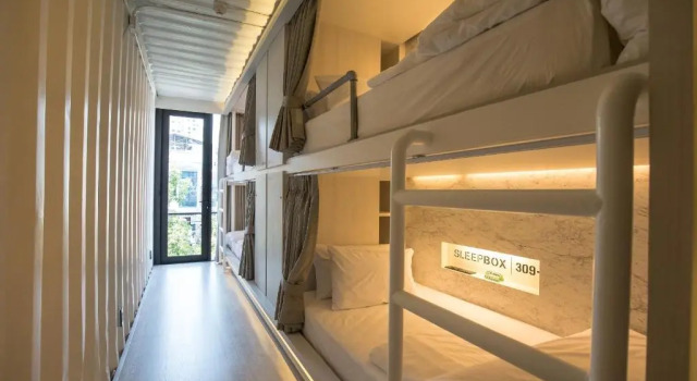 Кровать в общем номере Sleep Box Hotel Sukhumvit 22