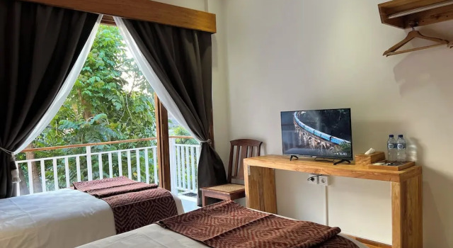 Двухместный номер Deluxe с балконом и с видом на бассейн Hotel Puriartha Ubud