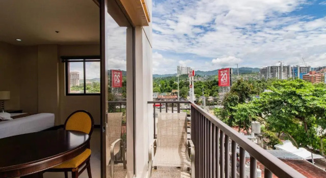 Люкс Main Hotel and Suites Cebu