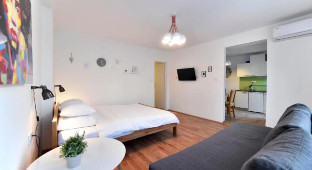 Vla Vla Apartments - Central Zagreb with Parking, Забронировать Апартаменты/квартира Отели Загреба с парковкой, рядом с Zagreb Stone Gate, Парковка