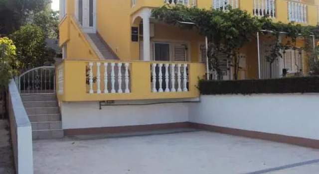 Apartment and room Hudoletnjak, Prenota Appartamento Hotel a Isole Quarnerine con parcheggio, Parcheggio