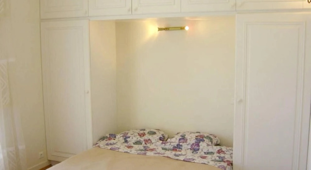 Studio in Cannes, With Wonderful sea View, Enclosed Garden and Wifi -