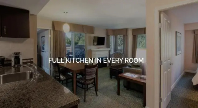 Люкс с балконом и с видом на горы Executive Suites Hotel and Resort, Squamish