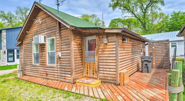 Коттедж Historic Cabin Retreat: Steps to Okoboji Lake