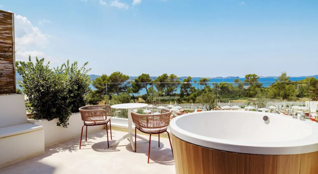 Полулюкс The Signature Level at TRS Ibiza Hotel