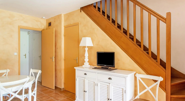 Comfy Holiday Home with Swimming Pool, Garden, Terrace, Pond
