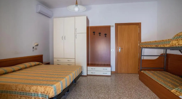 Четырёхместный номер Hotel Happy