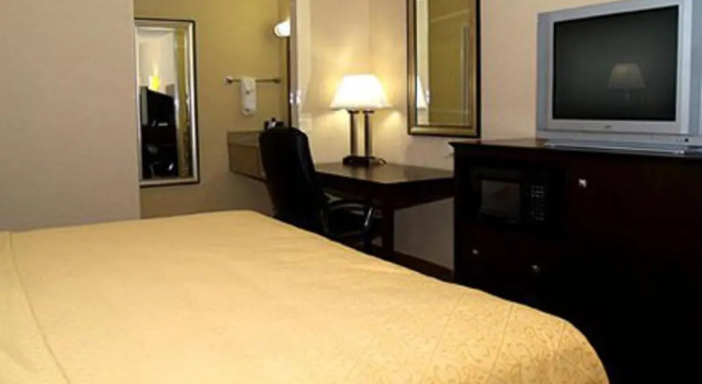 Номер Standard Quality Inn Media