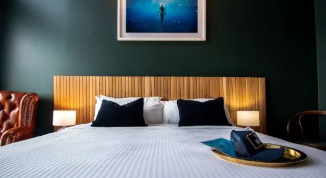 Двухместный люкс с балконом The Blue Hotel Bondi