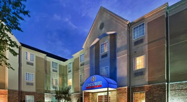 Кровать в общем номере Candlewood Suites St. Robert by IHG