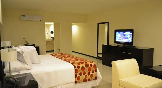 Двухместный номер Premium с видом на бассейн Sun Hotel