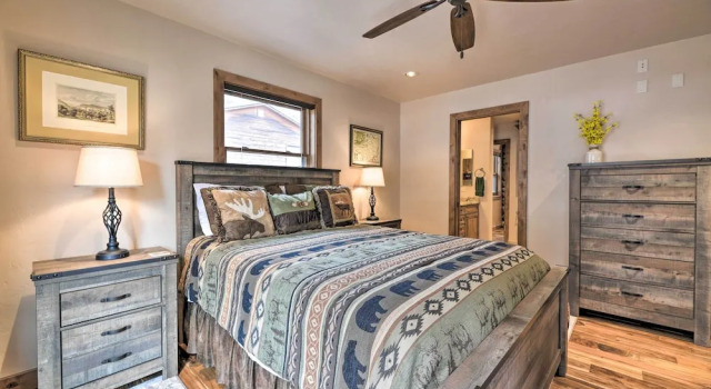 Updated Mtn Home w/ Deck on Uncompahgre River, Забронировать Дом для отпуска Виллы Telluride Ski, Вилла