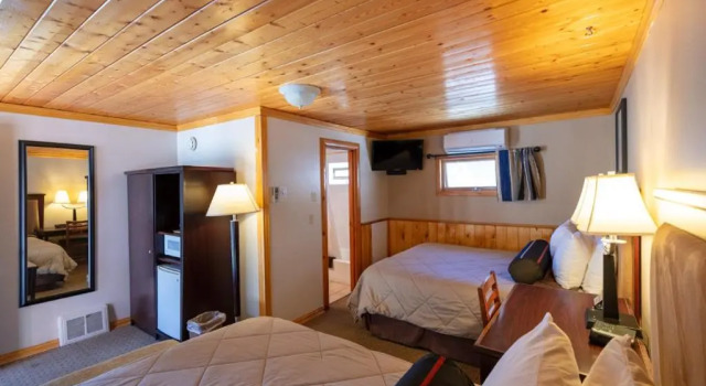Четырёхместный номер Standard Ouray Inn