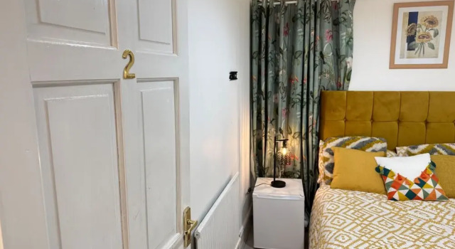 Sheffield - House - Sleeps 5 - Parking - Garden