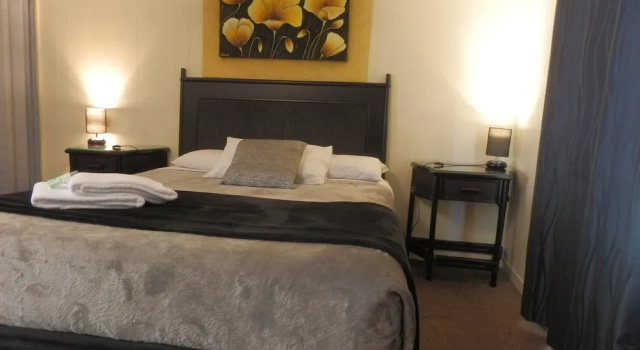 Двухместный люкс Flying Spur Motel