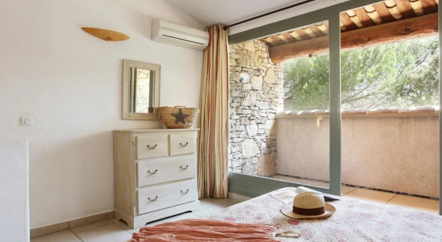 Maisonette in Gordes With Provencal Charm, Забронировать Дом для отпуска Коттеджи Горд, Коттедж