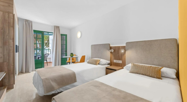 Apartamentos Tropicana, Забронировать Апартаменты/квартира Отели Ланцароте с бассейном, Бассейн