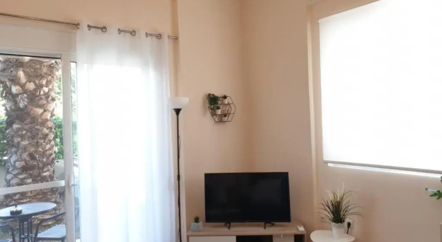 Elegant Glyfada Apartment-private Garden-Near METRO