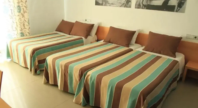 Трёхместный семейный номер Standard Hotel Alboran