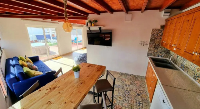 Апартаменты St George's House "Rooftop Terrace, Hot Tub, Love"