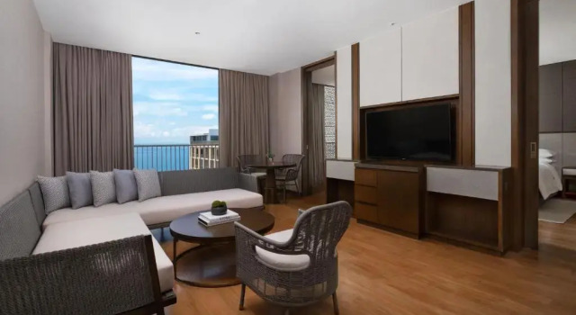 Двухместный полулюкс с балконом и с видом на океан Sheraton Cebu Mactan Resort