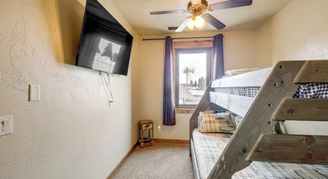 Walkable Condo in Dtwn Mccall! Lake View + Balcony, Забронировать Апартаменты/квартира Апартаменты Мак-Колл, рядом с Manchester Ice &amp; Event Center, Апартаменты/квартира