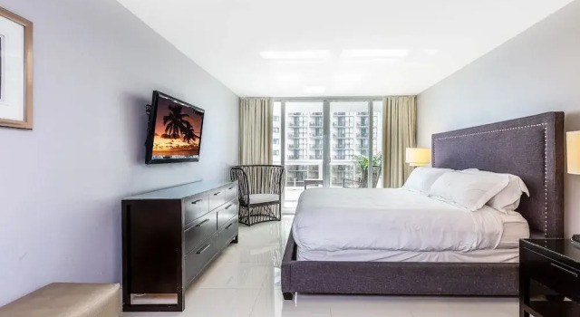 Sea-view Romantic Suite Minutes from the Beach, Брондау Қонақ үй Wynwood Art District Маями-Бич