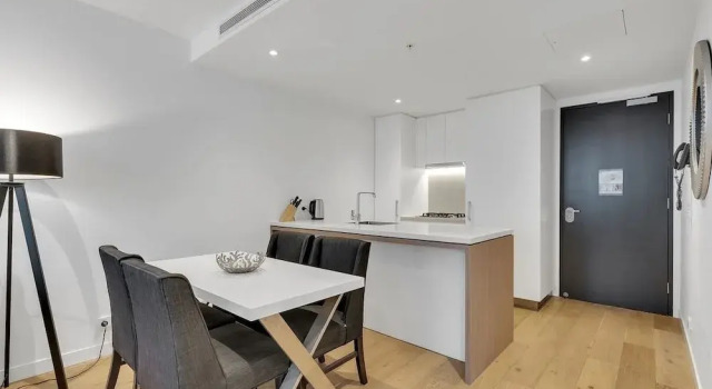 Fortitude Valley 1BRM with Skyline Views