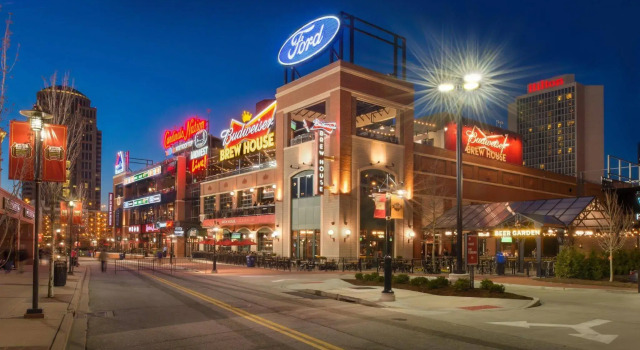 Hilton St. Louis at the Ballpark, Забронировать Отель Downtown St. Louis Сент-Луис, рядом с Федеральный резервный банк Сент-Луиса