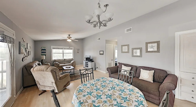 2-unit Beach Hideaway W/ Private Yard & 2 Kitchens 4 Bedroom Home, Buchen Sie Ferienhaus Padre Island USA