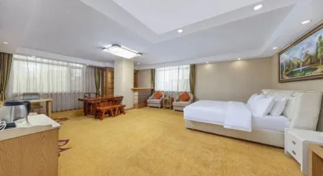 Люкс Vienna International Hotel Dalian municipal government