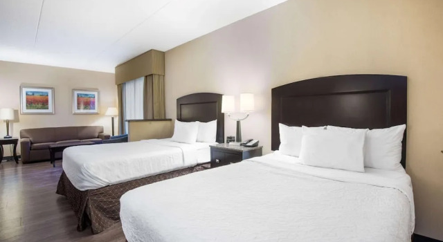 Люкс La Quinta Inn & Suites Bel Air I-95 Exit 77A