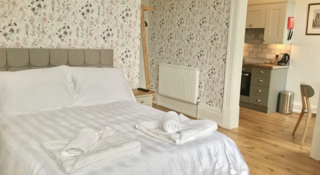 Delightfully Stylish Studio for 2 in York, Забронировать Отель Отели Северного Йоркшира с парковкой, Парковка