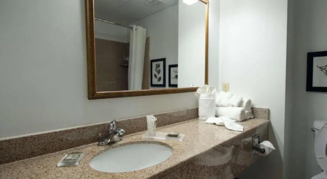 Четырёхместный номер Standard Country Inn & Suites by Radisson, Augusta at I-20, GA