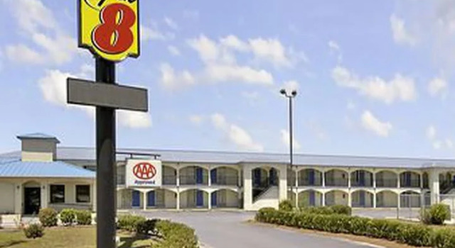 Номер Standard Super 8 by Wyndham Walterboro