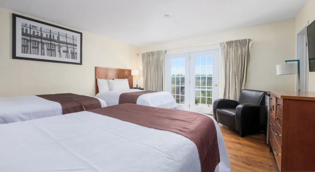 Трёхместный семейный номер Standard Coach House Inn